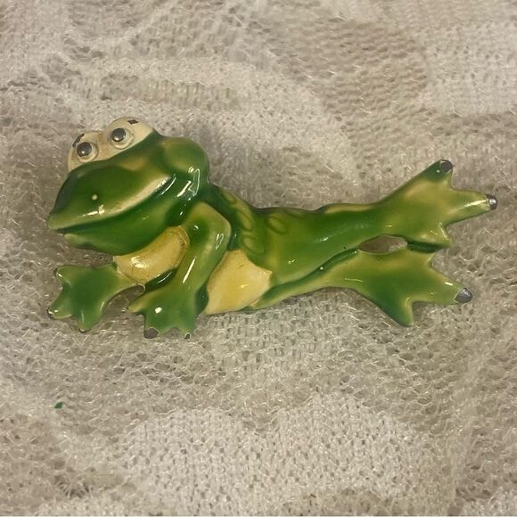 Vintage Frog Lapel Pins Set of 4 Charming Whimsical Jewelry - Picture 2 of 6